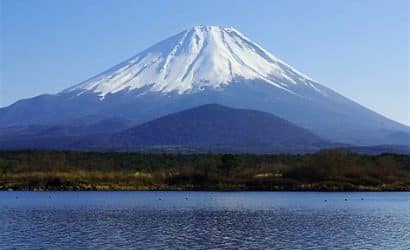 japonya'da fuji dağı tırmanışı - doğanın beyaz deviyle buluşma