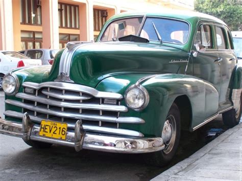 Küba’nın Eski Amerikan Otomobilleri – Nostaljik Bir Geçmiş